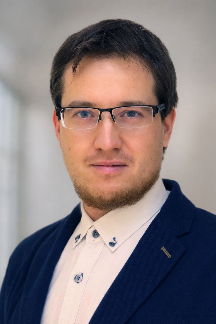 Dr. Becze Ádám